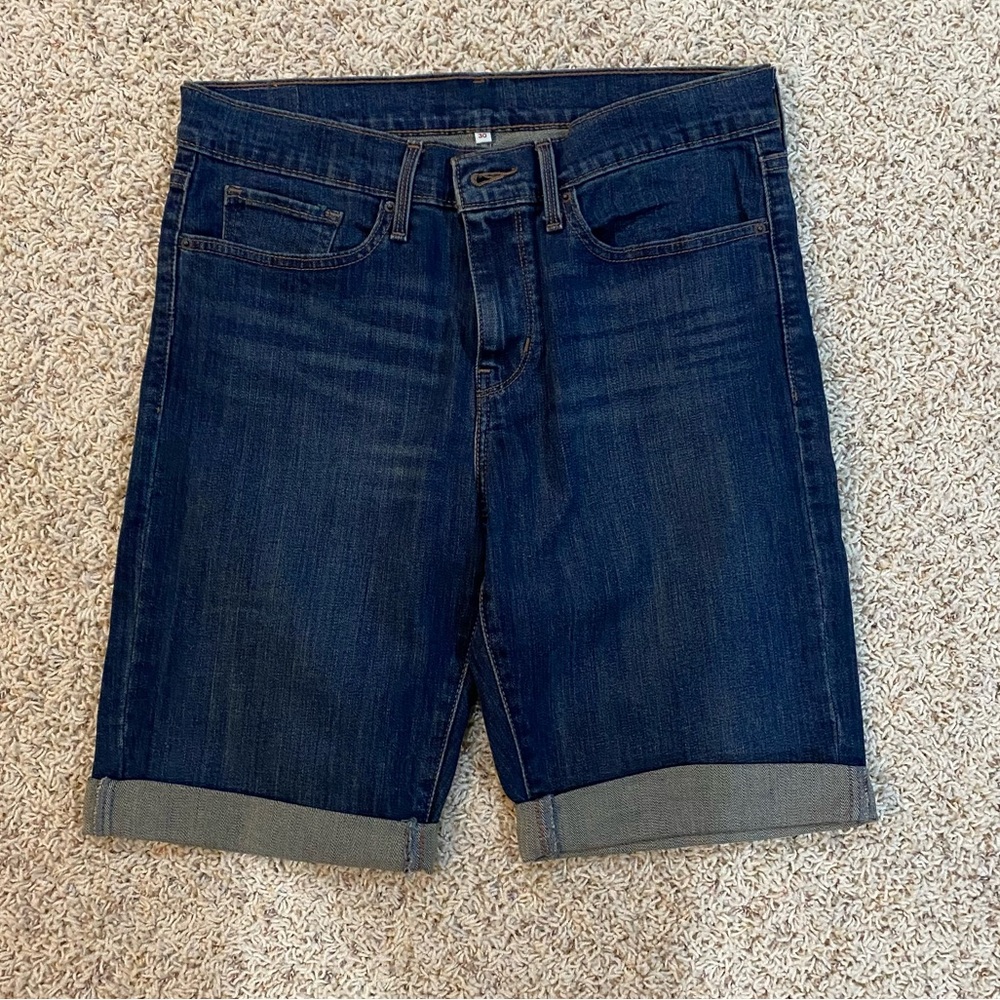 Levi’s Denim Bermuda Shorts size 30 Medium Wash Jean Shorts Cuffed